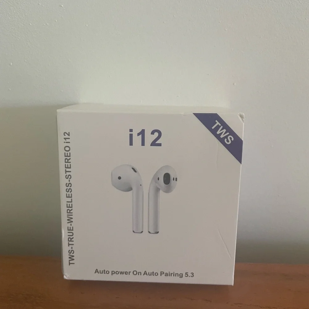 i12 True Wireless Earbuds - White
